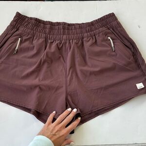VUORI Chestnut Brown Dash Performance Lightweight
Active Running Shorts Size L